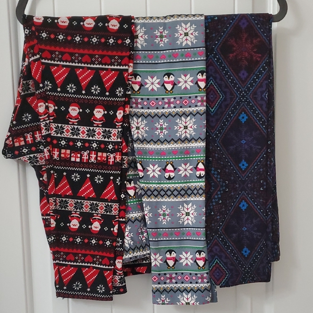 Festive Holiday Patterned Womens No Boundaries Leggings (listing is for 3 pair)